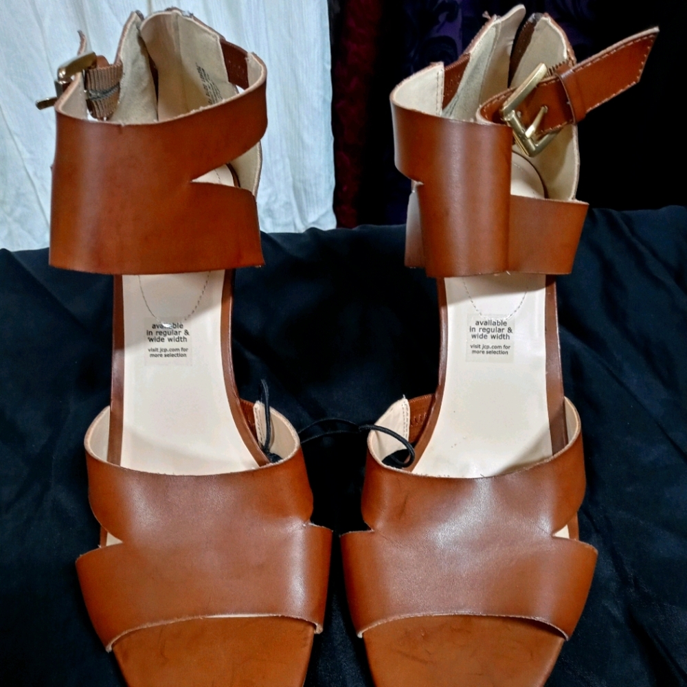 Liz claiborne heel sandals